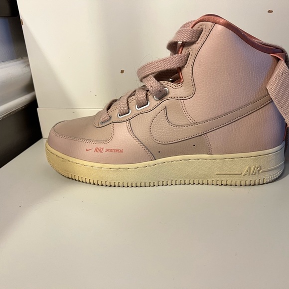 Limited edition womens Nike Air Force 1s - Picture 4 of 4